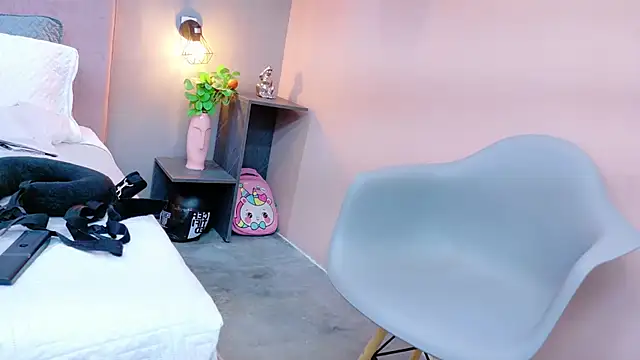 Snapshot of Camila_Hill_ chatting on October 31, 3:52 pm Camila Hill online show from October 31, 3:52 pm