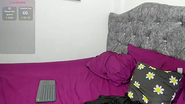 Snapshot of Camila_Hill_ chatting on May 15, 2:59 pm Camila Hill online show from May 15, 2:59 pm