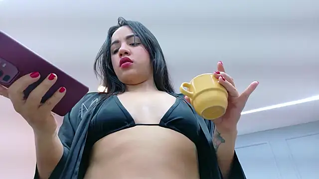 Snapshot of Camila_Hill_ chatting on January 14, 1:37 pm Camila Hill online show from January 14, 1:37 pm