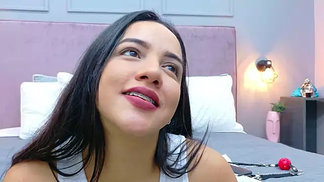 Snapshot of Camila_Hill_ chatting on December 15, 1:06 pm Camila Hill online show from December 15, 1:06 pm