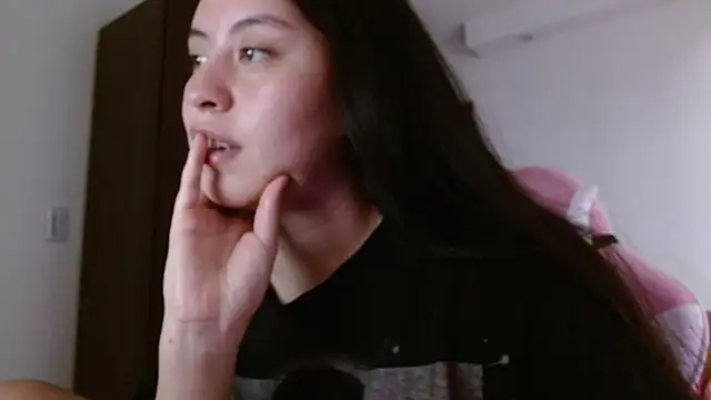 Snapshot of madissooon__ chatting on November 21, 7:24 pm madissooon online show from November 21, 7:24 pm