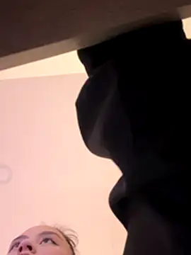 Snapshot of madissooon__ chatting on November 20, 4:13 am madissooon online show from November 20, 4:13 am