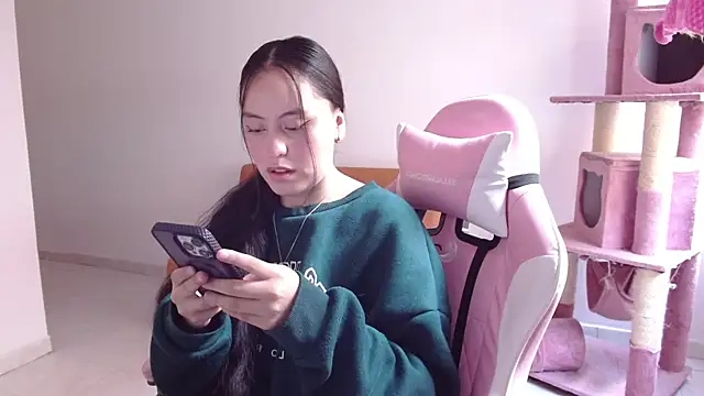 Snapshot of madissooon__ chatting on December 3, 8:19 pm madissooon online show from December 3, 8:19 pm