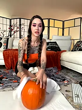 Snapshot of fantasyxwolf chatting on October 31, 6:37 pm fantasyxwolf online show from October 31, 6:37 pm