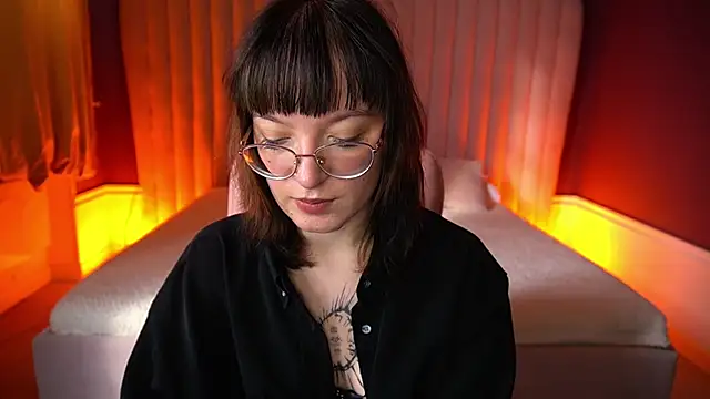 Snapshot of Pixie_Peachh chatting on October 17, 12:51 pm Pixie Peachh online show from October 17, 12:51 pm
