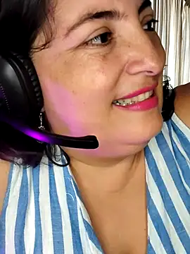 Snapshot of lina_maria99 chatting on October 4, 7:04 pm lina maria99 online show from October 4, 7:04 pm