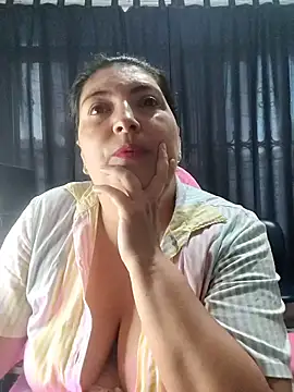 Snapshot of lina_maria99 chatting on October 16, 10:29 pm lina maria99 online show from October 16, 10:29 pm