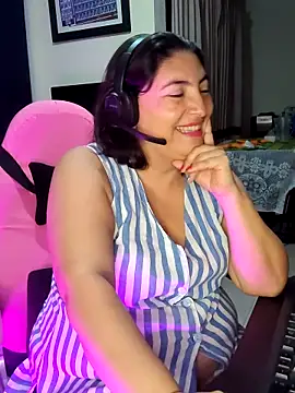 Snapshot of lina_maria99 chatting on October 5, 7:10 am lina maria99 online show from October 5, 7:10 am