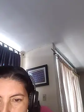Snapshot of lina_maria99 chatting on September 26, 7:21 pm lina maria99 online show from September 26, 7:21 pm