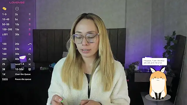 Snapshot of LanaMills_ chatting on November 4, 3:43 am LanaMills online show from November 4, 3:43 am