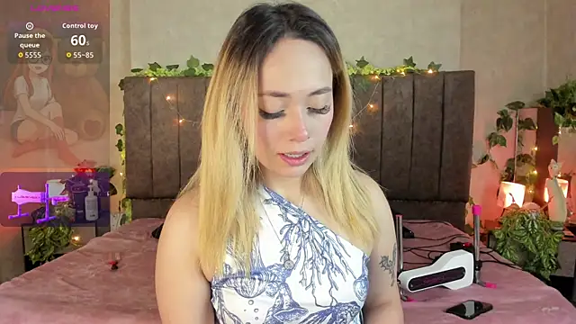 LanaMills  online show from April 3, 3:02 am