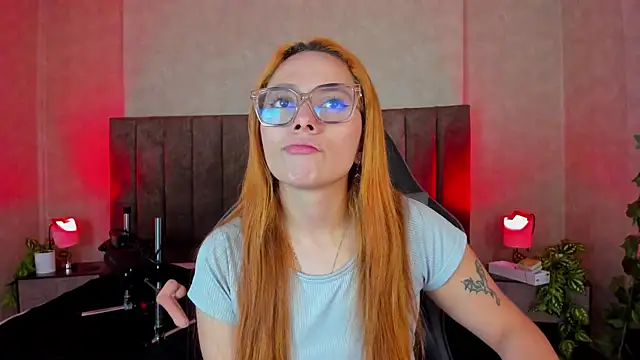 Snapshot of LanaMills_ chatting on October 19, 5:10 am LanaMills online show from October 19, 5:10 am