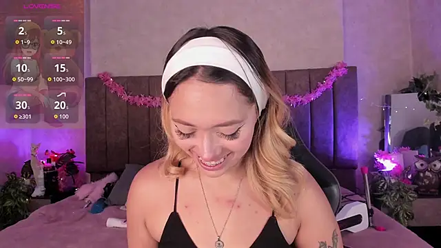 LanaMills  online show from May 3, 5:56 am
