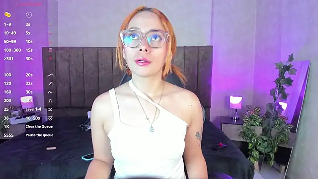 Snapshot of LanaMills_ chatting on October 10, 5:08 am LanaMills online show from October 10, 5:08 am