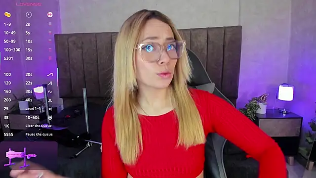 Snapshot of LanaMills_ chatting on November 7, 4:50 am LanaMills online show from November 7, 4:50 am