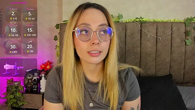 LanaMills  online show from February 24, 9:04 pm