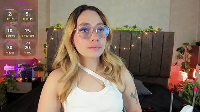 LanaMills  online show from March 22, 5:10 am