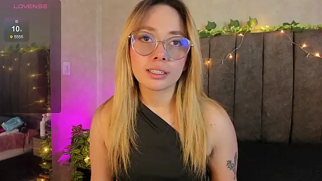 LanaMills  online show from February 24, 5:52 am