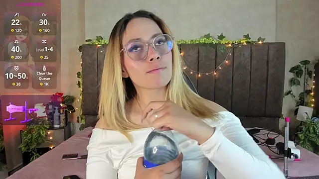 LanaMills  online show from March 31, 5:09 am