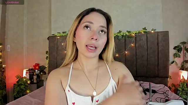 LanaMills  online show from April 11, 5:59 am