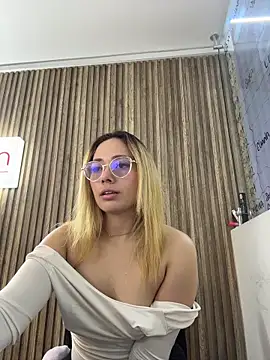 LanaMills  online show from March 5, 5:04 am