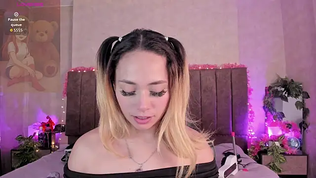 LanaMills  online show from June 21, 4:51 am