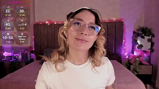 LanaMills  online show from July 19, 4:21 am