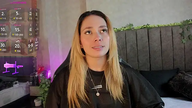 LanaMills  online show from February 4, 5:02 am