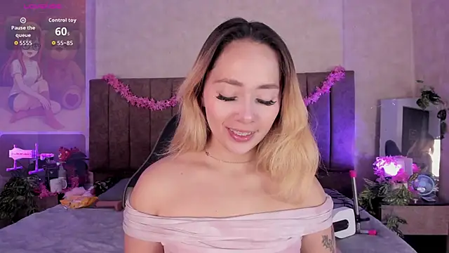 LanaMills  online show from May 21, 2:42 am