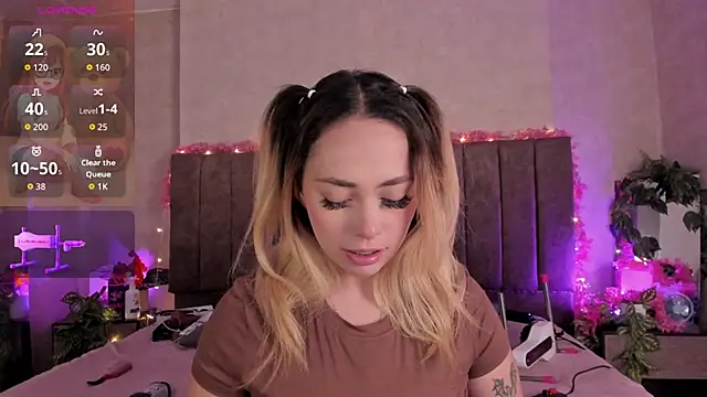 LanaMills  online show from June 20, 4:06 am