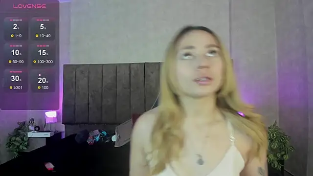 LanaMills  online show from December 21, 4:47 am