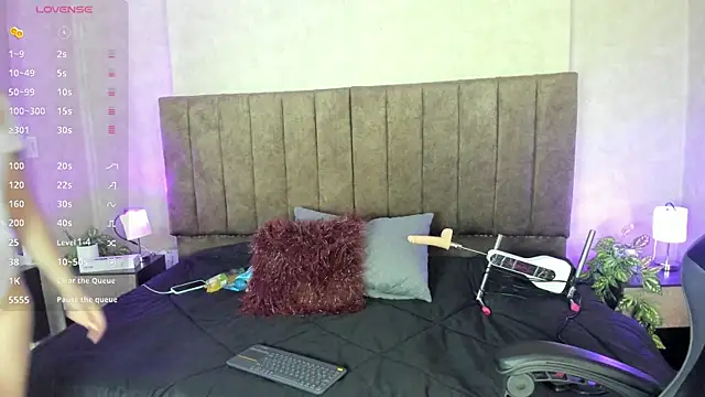 Snapshot of LanaMills_ chatting on October 30, 5:39 am LanaMills online show from October 30, 5:39 am