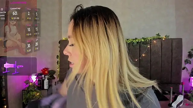 LanaMills  online show from April 13, 5:11 am