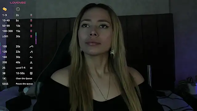 Snapshot of LanaMills_ chatting on November 14, 3:54 am LanaMills online show from November 14, 3:54 am