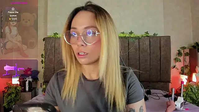 LanaMills  online show from March 30, 5:42 am