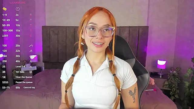 Snapshot of LanaMills_ chatting on September 18, 4:59 am LanaMills online show from September 18, 4:59 am