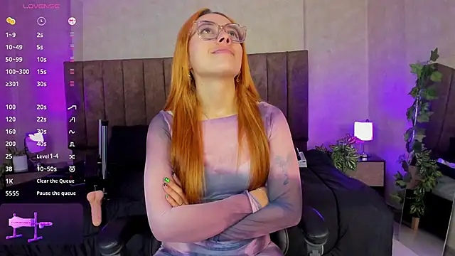 Snapshot of LanaMills_ chatting on October 22, 5:18 am LanaMills online show from October 22, 5:18 am