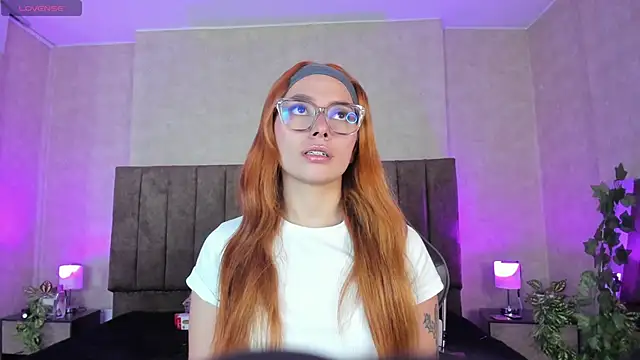 Snapshot of LanaMills_ chatting on September 23, 4:30 am LanaMills online show from September 23, 4:30 am