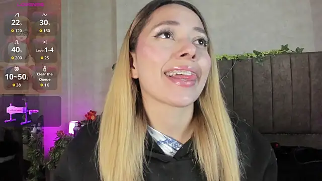 LanaMills  online show from April 17, 5:32 am