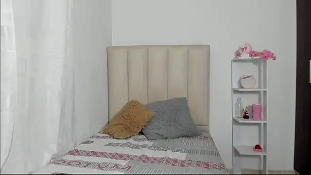 ImEmily444 online show from November 28, 12:00 am