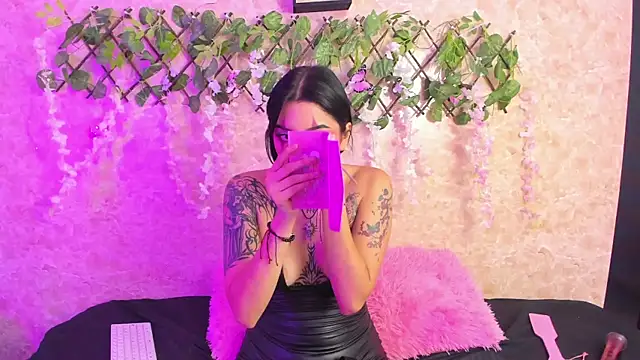 ImEmily444 online show from October 19, 1:30 am