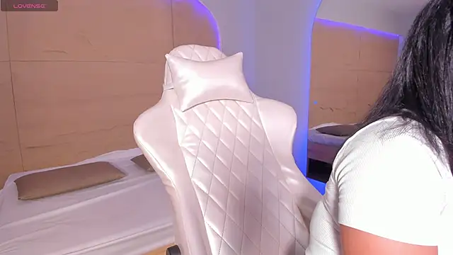 Snapshot of HannahMontgomery chatting on November 12, 4:11 pm HannahMontgomery online show from November 12, 4:11 pm