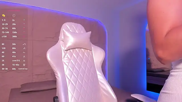 HannahMontgomery online show from February 8, 7:00 pm