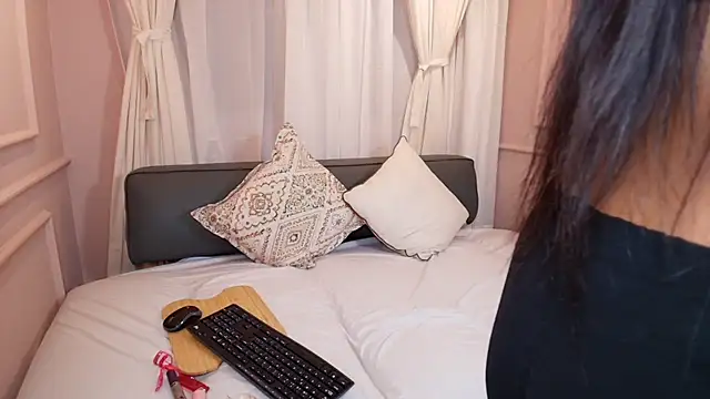 Nahomi key  online show from October 29, 7:57 pm