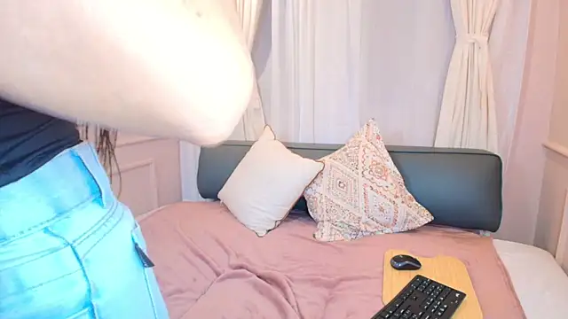 Nahomi key  online show from October 15, 7:44 pm