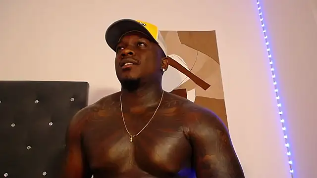 Snapshot of JoshMorri chatting on November 15, 11:42 pm JoshMorri online show from November 15, 11:42 pm