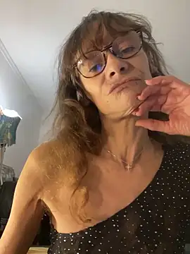 Chris06d22xh online show from December 18, 9:07 pm