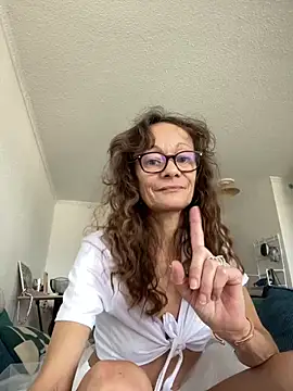 Chris06d22xh online show from November 15, 1:04 pm