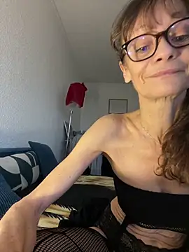 Chris06d22xh online show from December 14, 4:01 pm