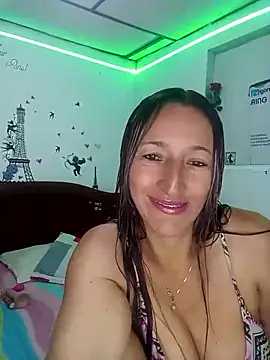 Keilathompson10 online show from September 9, 4:05 pm